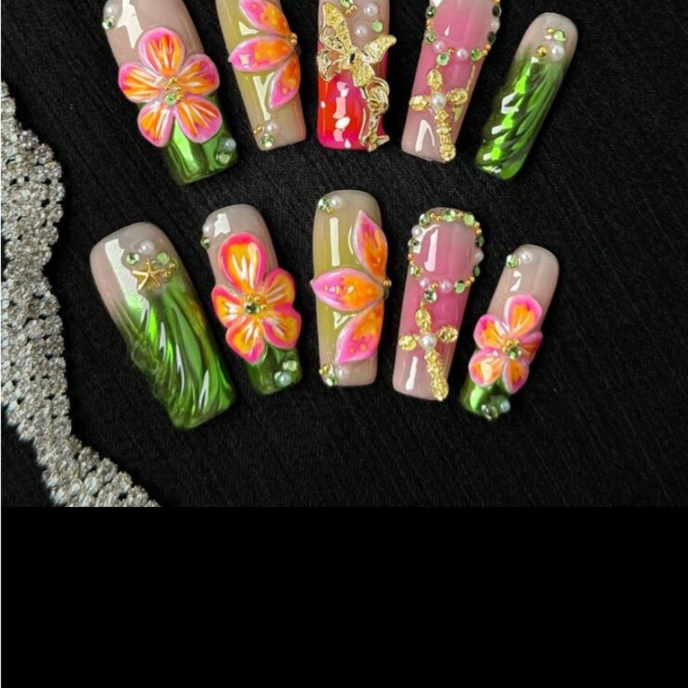 Floral Nail Art Set with Rhinestones